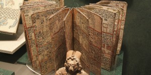 Antiguo libro maya