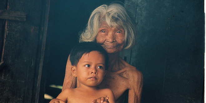 abuela y niño