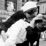 Detalle de la escena fotografiada por Alfred Eisenstaedt desde otra perspectiva