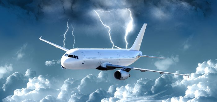Qué ocurre con un avión impactado por un rayo