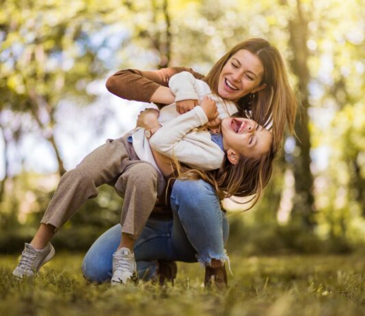 ¿Por qué no podemos hacernos cosquillas? | Experimentos de cosquillas Por qué no podemos hacernos cosquillas