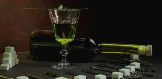 El licor de absenta o el hada verde | ¿Elixir de artistas y bohemios? licor de absenta