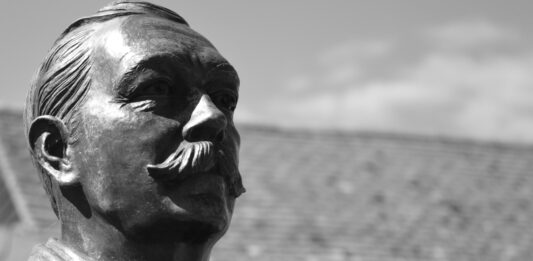 15 Curiosidades de Arthur Conan Doyle | El creador de Sherlock Holmes Curiosidades de Arthur Conan Doyle, El creador de Sherlock Holmes