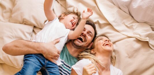 ¿Por qué la risa es contagiosa? | Descubre el origen de las risas colectivas Por qué la risa es contagiosa