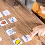 little-kid-playing-with-cards-of-words-and-pictures-picture-id1224376767