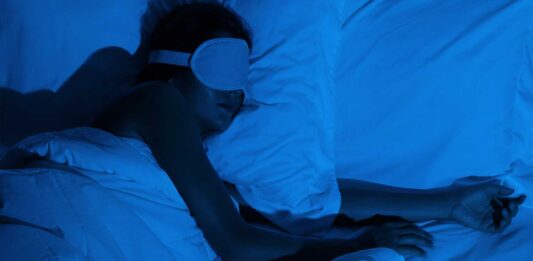 Beneficios de dormir a oscuras | ¿Por qué es importante hacerlo? dormir a oscuras