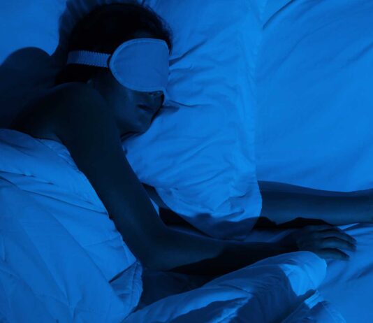 Beneficios de dormir a oscuras | ¿Por qué es importante hacerlo? dormir a oscuras