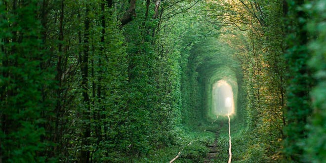 tunel del amor ucrania abandonados