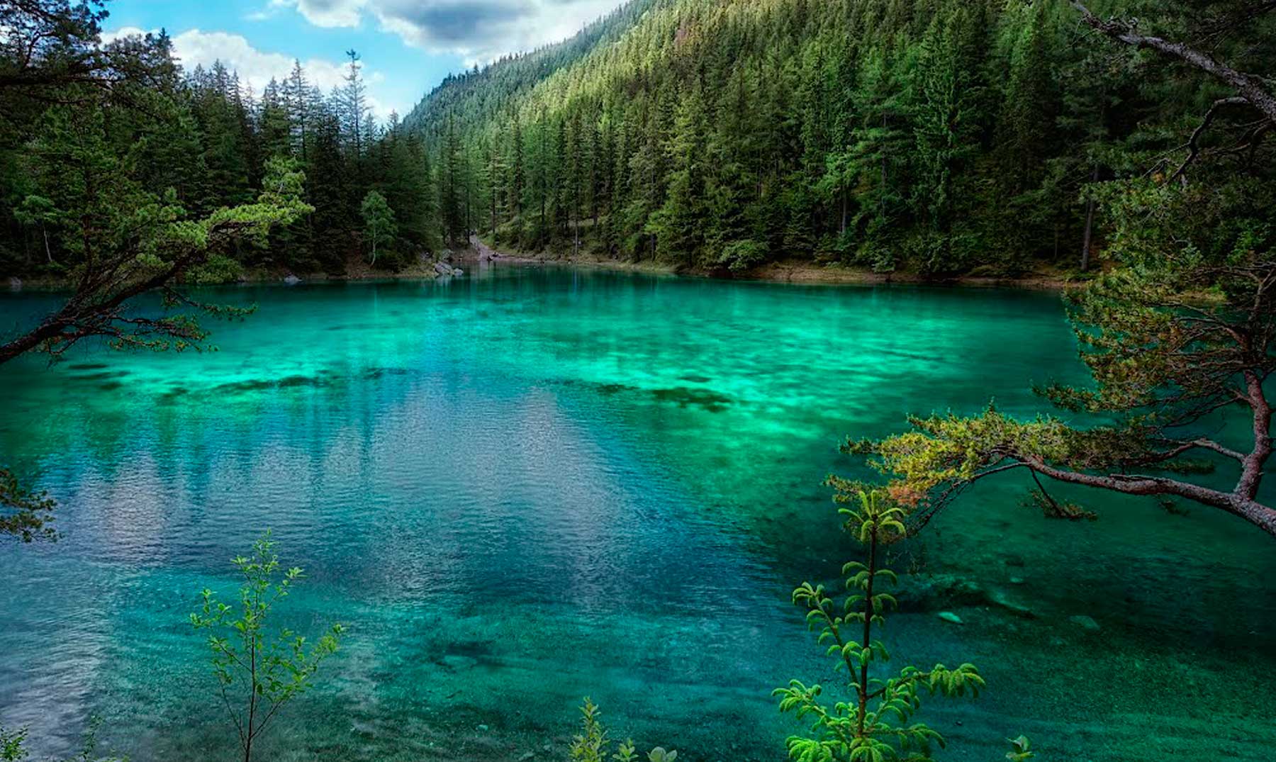 El lago verde que aparece y desaparece