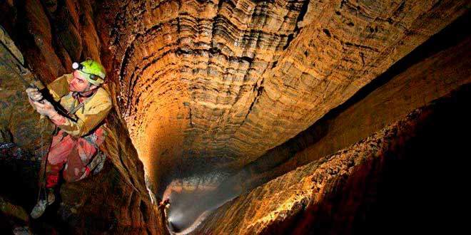 La-cueva-mÃ¡s-profunda-del-mundo-krubera