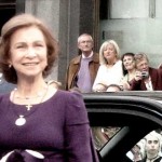 Reina Doña Sofía Saludando