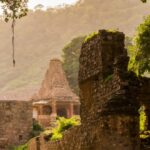 ancient-temple-in-bhangarh-india-picture-id512151545