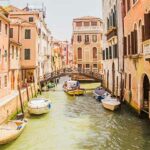 que hay debajo de venecia