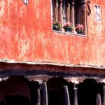 que hay debajo de venecia