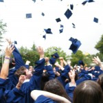 ¿Por qué se tiran los sombreros en las graduaciones?