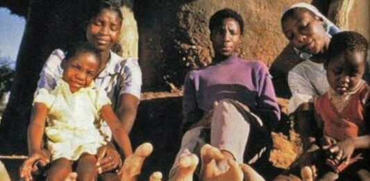 La tribu Vadoma | De origen africano y con pies de avestruz