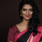 beautiful-indian-woman-wearing-traditional-sari-dress-picture-id1296016253