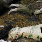 maniquíes simulando cadáveres