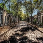 Un cementerio para entrar vivo