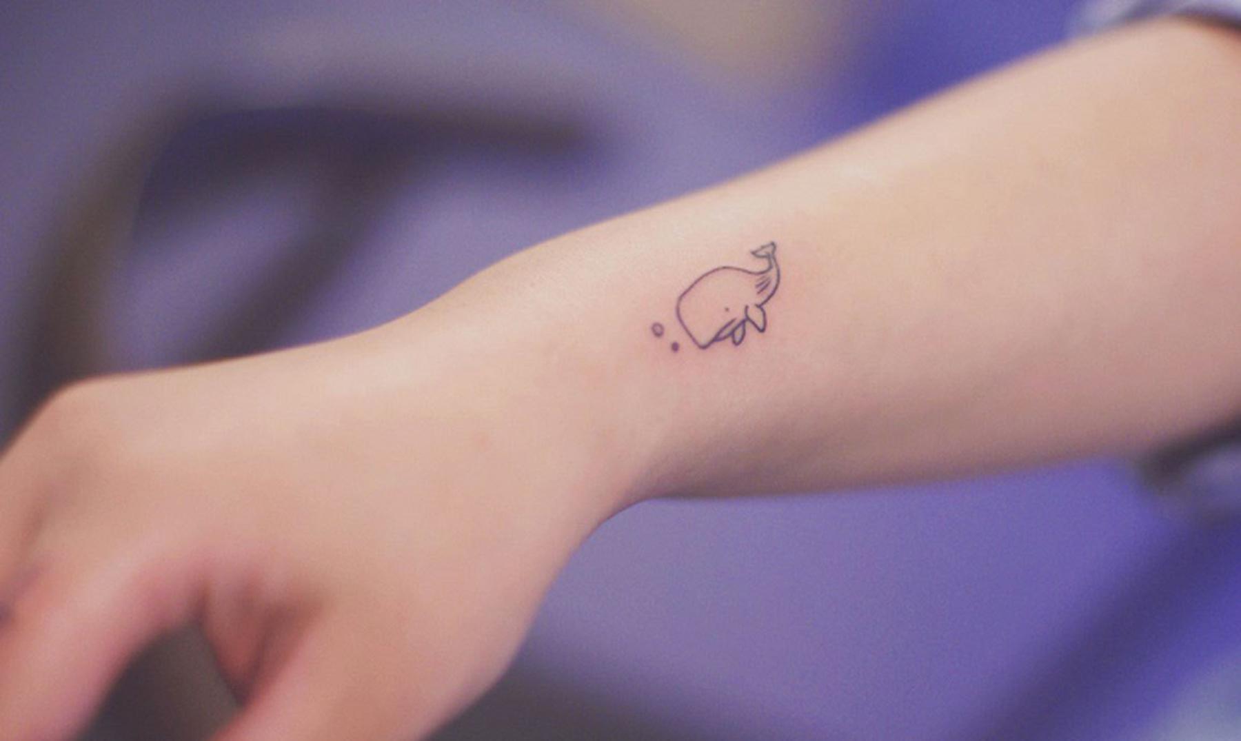 La moda de los tatuajes minimalistas de Seoeon