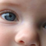 ojos azules