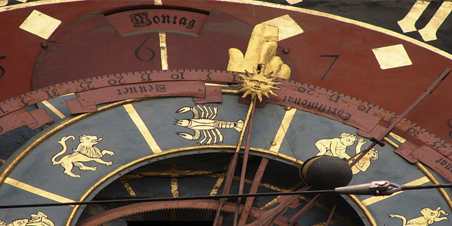 Detalle de un reloj astronómico en Berna, Suiza