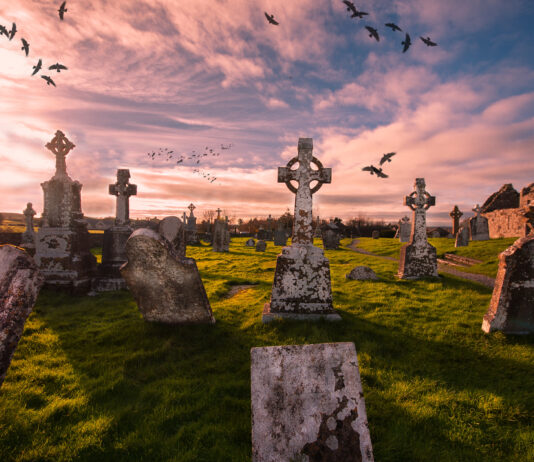 15 Epitafios Curiosos | Divertidos Mensajes de Despedida