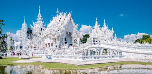 Wat Rong Khun, el templo budista de la ciencia ficción