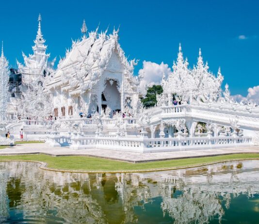 Wat Rong Khun, el templo budista de la ciencia ficción