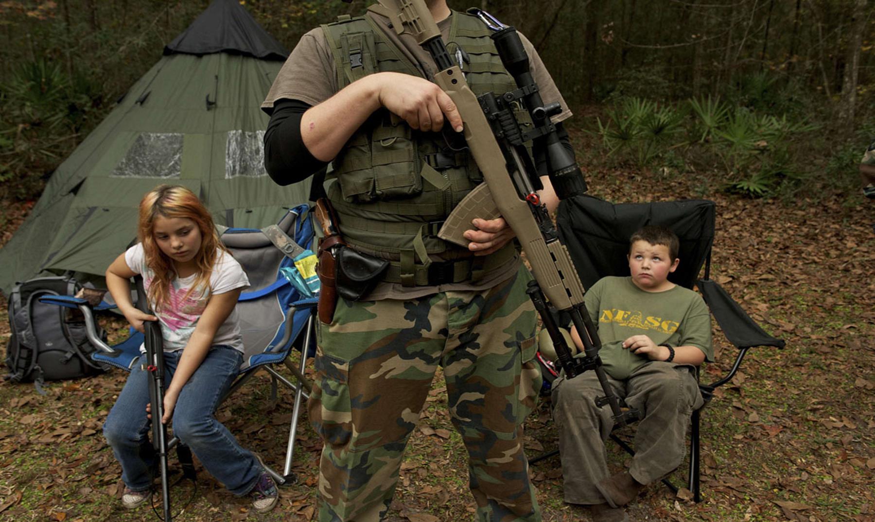 North Florida Survival Group, entrenando niños contra "amenazas enemigas"