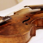 La historia del violín que sonó durante el hundimiento del Titanic