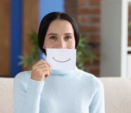 ¿Cómo identificar una sonrisa falsa?