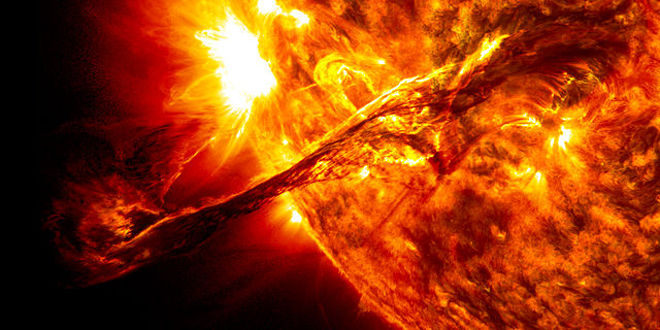 Prominencia solar en erupción. Agosto de 2012 - Imagen del SDO