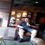 Mover las piernas compulsivamente estando sentados: ¿A qué se debe?