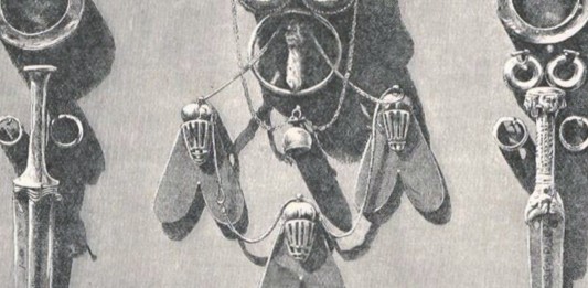 El collar de la moscas en Egipto El collar de la moscas en Egipto