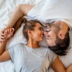 beautiful-pair-of-lovers-hug-and-kiss-picture-id1185439953