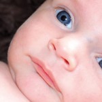 bebe ojos claros