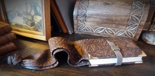 Descubre los libros de cintura medievales: ¡Muy cómodos!