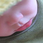 Bebés que nacen con dientes, algo terrible para muchas culturas