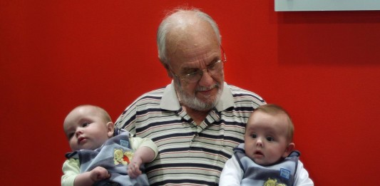 El hombre que salva millones de bebés con su sangre El hombre que salva millones de bebés con su sangre