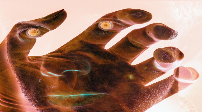 El inquietante "síndrome de la mano alienígena"