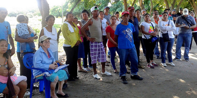 Reunión en respaldo de los campesinos de Obrajuela, en Rivas, amenazados por la construcción del canal. Serán desalojados de sus tierras y viviendas de concretarse el proyecto