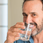 Beber demasiada agua | Riesgos de ingerirla en exceso