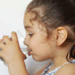 Beber demasiada agua | Riesgos de ingerirla en exceso (3)