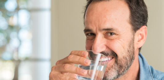 Beber demasiada agua | Riesgos de ingerirla en exceso Beber demasiada agua | Riesgos de ingerirla en exceso