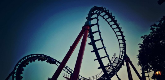 5 cosas que ocurren cuando subes a una montaña rusa