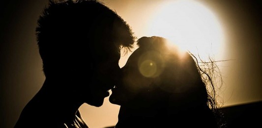 ¿A qué sabe el primer beso? A qué sabe el primer beso?