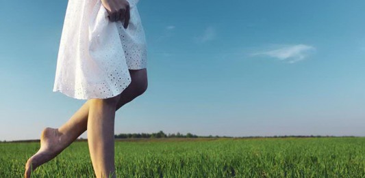 ¿Te gusta andar descalzo? ¡Descubre sus beneficios! ¿Te gusta andar descalzo? ¡Descubre sus beneficios!