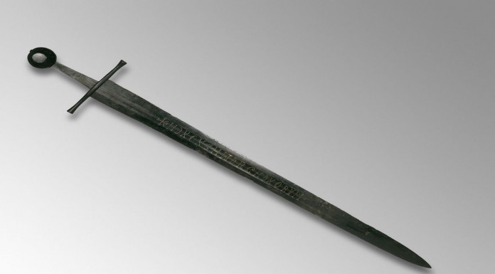 El misterio de la espada indescifrable del siglo XIII: ¿Alguna idea?