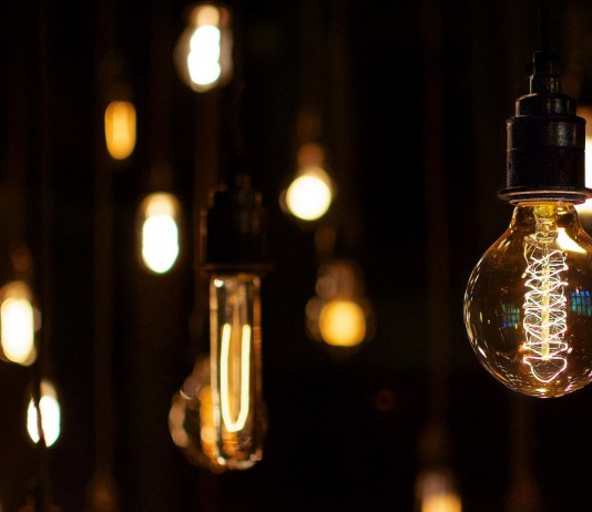 ¡Misteriosa bombilla encendida durante más de 100 años!